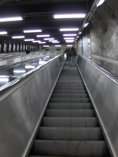 un escalator dans le mtro